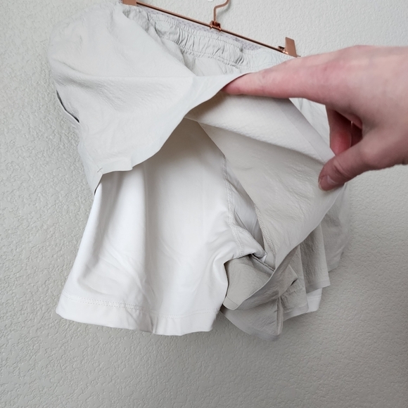 ATHLETA‎ Crest 2 in 1 Shortie in Stone grey size 16 - Picture 9 of 10